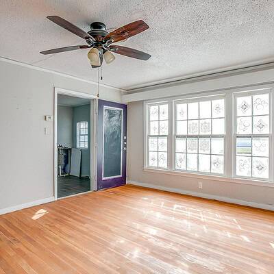 An image that shows 7900 Raymond Ave (17 Of 34)
