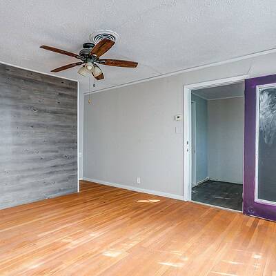 An image that shows 7900 Raymond Ave (18 Of 34)