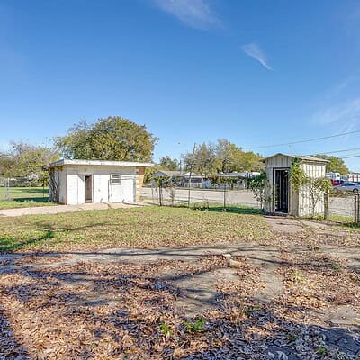 An image that shows 7900 Raymond Ave (23 Of 34)