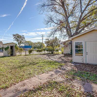 An image that shows 7900 Raymond Ave (24 Of 34)