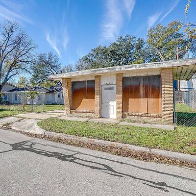 An image that shows 7900 Raymond Ave (26 Of 34)