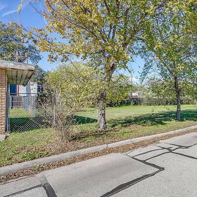 An image that shows 7900 Raymond Ave (27 Of 34)