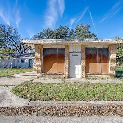 An image that shows 7900 Raymond Ave (28 Of 34)