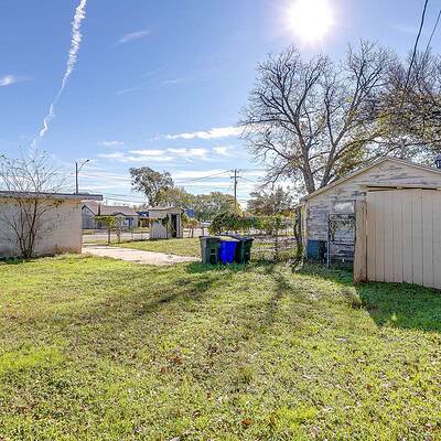 An image that shows 7900 Raymond Ave (29 Of 34)