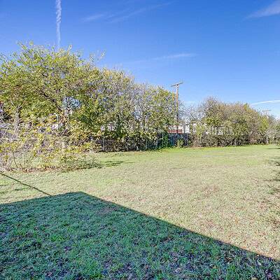 An image that shows 7900 Raymond Ave (31 Of 34)