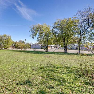 An image that shows 7900 Raymond Ave (32 Of 34)