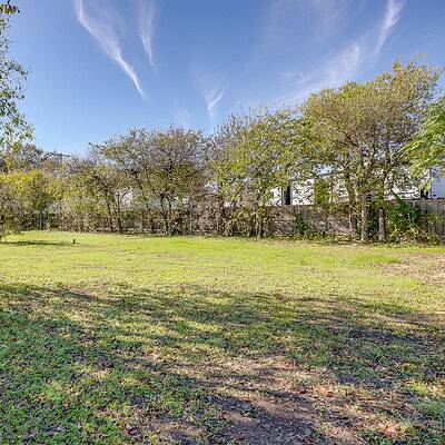 An image that shows 7900 Raymond Ave (34 Of 34)