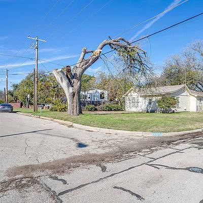 An image that shows 7900 Raymond Ave (6 Of 34)