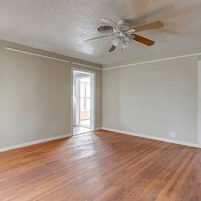 An image that shows 7900 Raymond Ave (7 Of 34)