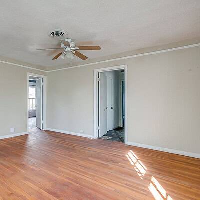 An image that shows 7900 Raymond Ave (8 Of 34)