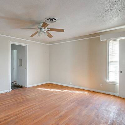 An image that shows 7900 Raymond Ave (9 Of 34)