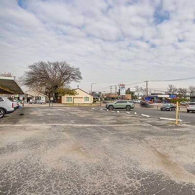 An image that shows 3108 W 6th St (16 Of 17)