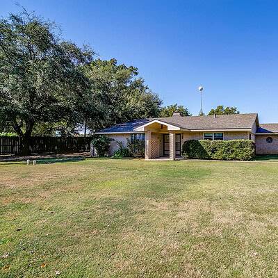 An image that shows 1060 S Burleson Blvd. (14 Of 58)