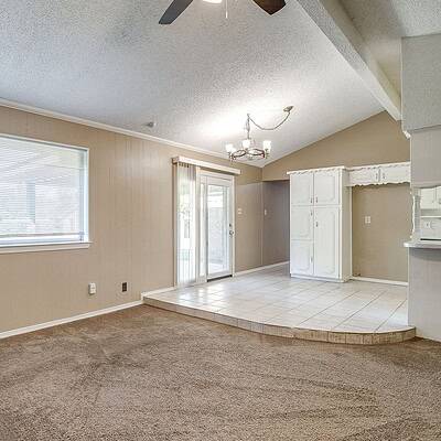 An image that shows 1060 S Burleson Blvd. (21 Of 58)
