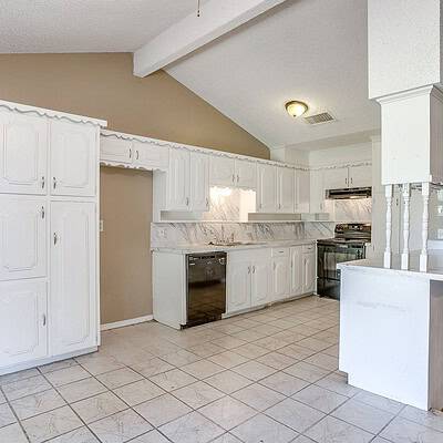 An image that shows 1060 S Burleson Blvd. (24 Of 58)