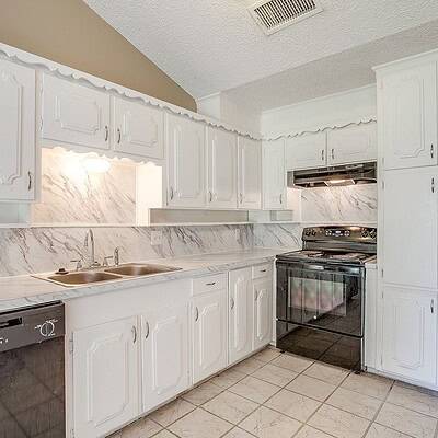An image that shows 1060 S Burleson Blvd. (27 Of 58)