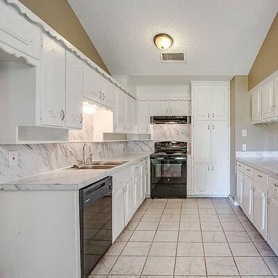 An image that shows 1060 S Burleson Blvd. (28 Of 58)