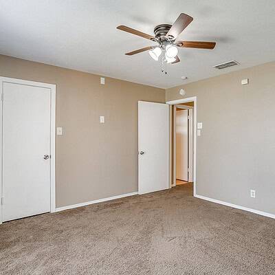 An image that shows 1060 S Burleson Blvd. (41 Of 58)
