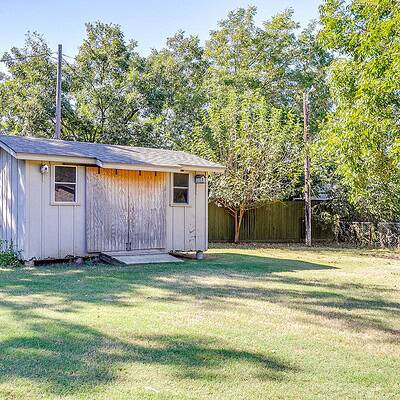 An image that shows 1060 S Burleson Blvd. (43 Of 58)