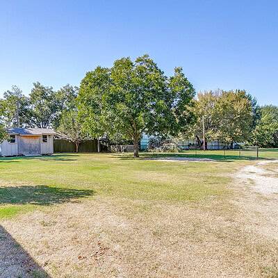 An image that shows 1060 S Burleson Blvd. (45 Of 58)