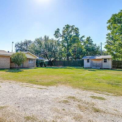 An image that shows 1060 S Burleson Blvd. (46 Of 58)
