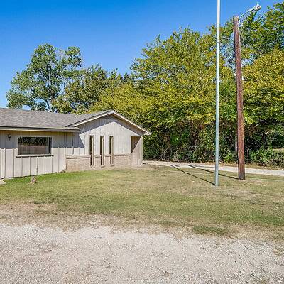 An image that shows 1060 S Burleson Blvd. (49 Of 58)