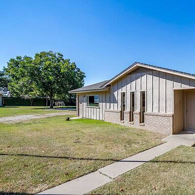 An image that shows 1060 S Burleson Blvd. (50 Of 58)