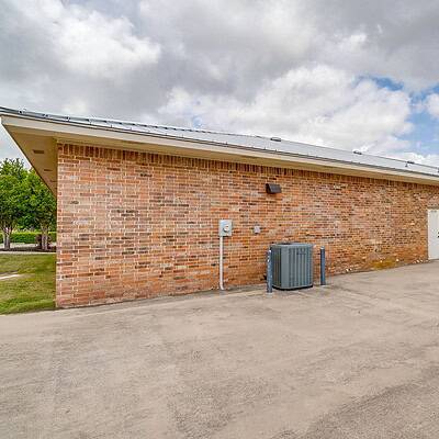 An image that shows 1318 Nw John Jones Dr (30 Of 31)
