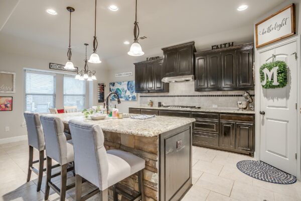 An image that shows 2747 Elmwood Dr (12 Of 41)