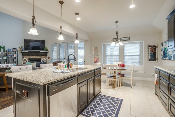 An image that shows 2747 Elmwood Dr (13 Of 41)