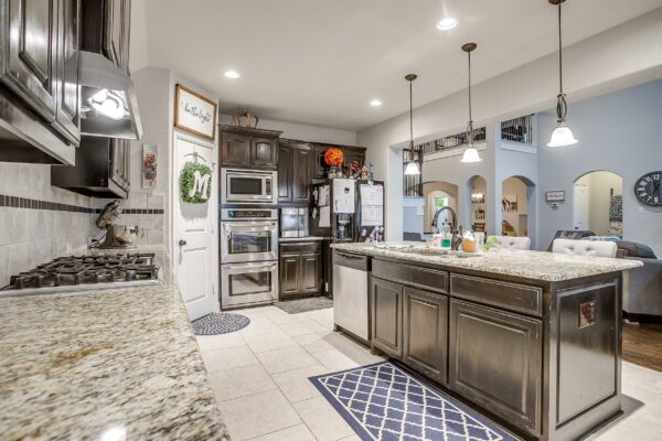 An image that shows 2747 Elmwood Dr (14 Of 41)