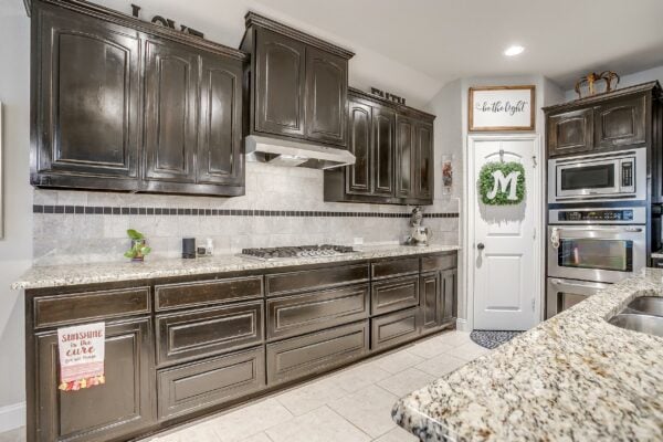 An image that shows 2747 Elmwood Dr (15 Of 41)