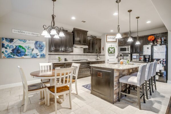An image that shows 2747 Elmwood Dr (16 Of 41)