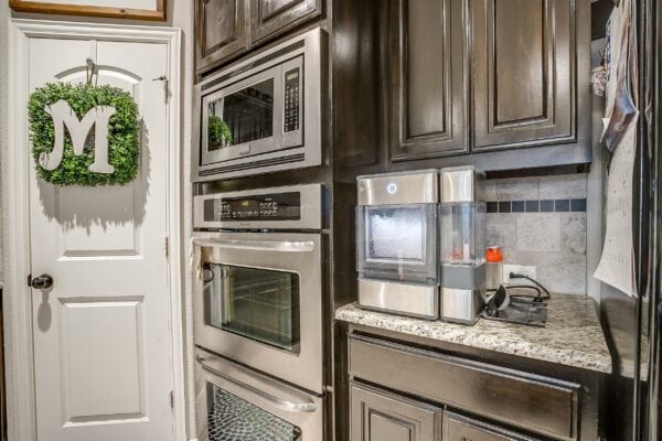 An image that shows 2747 Elmwood Dr (17 Of 41)