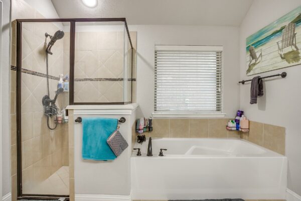 An image that shows 2747 Elmwood Dr (23 Of 41)