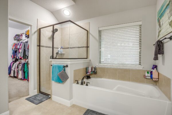 An image that shows 2747 Elmwood Dr (24 Of 41)