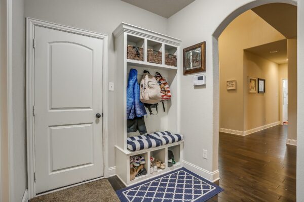 An image that shows 2747 Elmwood Dr (27 Of 41)