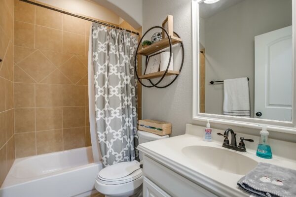 An image that shows 2747 Elmwood Dr (28 Of 41)
