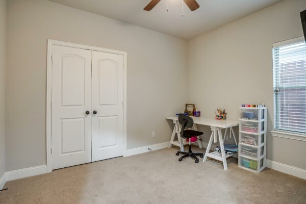 An image that shows 2747 Elmwood Dr (29 Of 41)