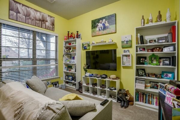 An image that shows 2747 Elmwood Dr (3 Of 41)