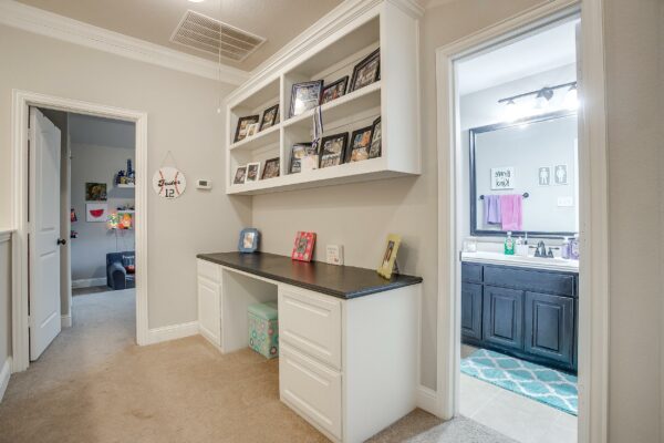 An image that shows 2747 Elmwood Dr (31 Of 41)