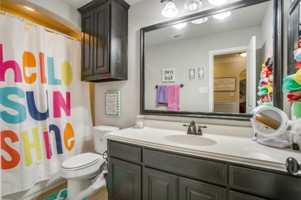 An image that shows 2747 Elmwood Dr (32 Of 41)