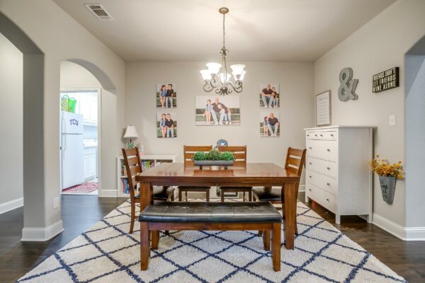 An image that shows 2747 Elmwood Dr (5 Of 41)