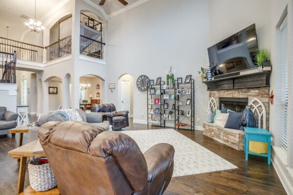 An image that shows 2747 Elmwood Dr (8 Of 41)