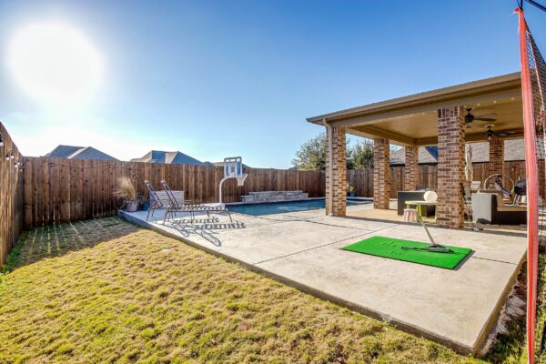 An image that shows 2747 Elmwood Drive (25 Of 25)