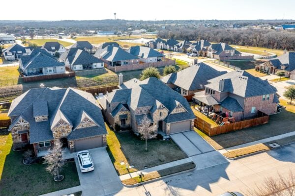 An image that shows 2747 Elmwood Drive (3 Of 25)