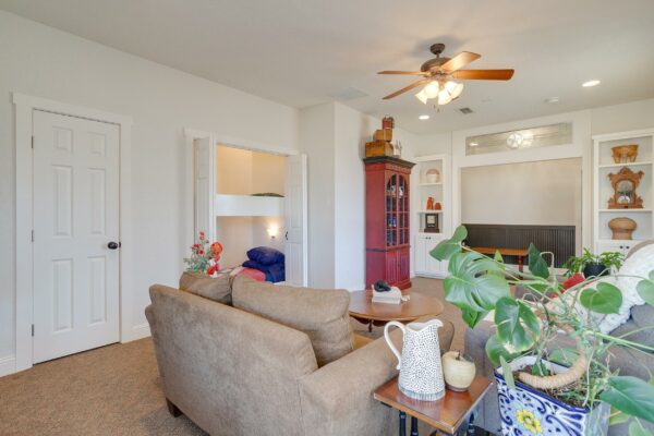 An image that shows 104 Ranchway (24 Of 72)