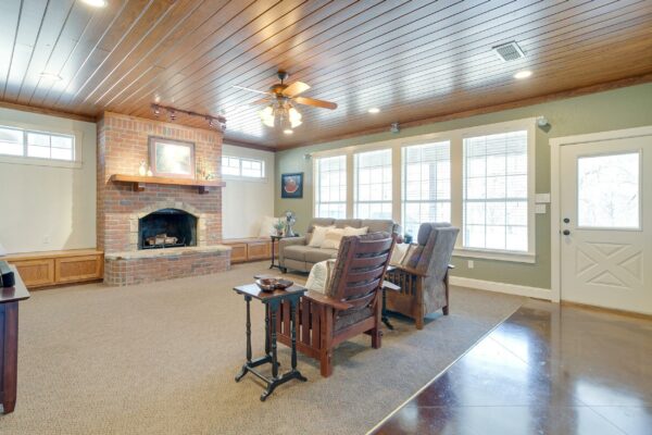 An image that shows 104 Ranchway (27 Of 72)