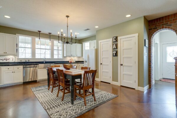 An image that shows 104 Ranchway (33 Of 72)
