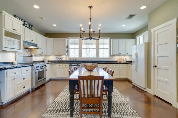 An image that shows 104 Ranchway (34 Of 72)